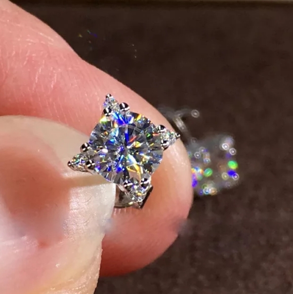 Exquisite .925 Sterling Silver AAAAA CZ Stone - Picture 1 of 7